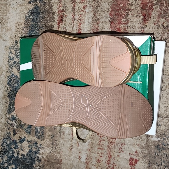 Puma RS-Curve "Gold" Women's Shoe - Picture 6 of 6